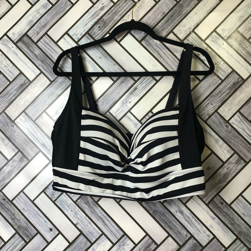 Torrid Black & White Striped Bikini Top Great Condition Womens Plus Size 2X